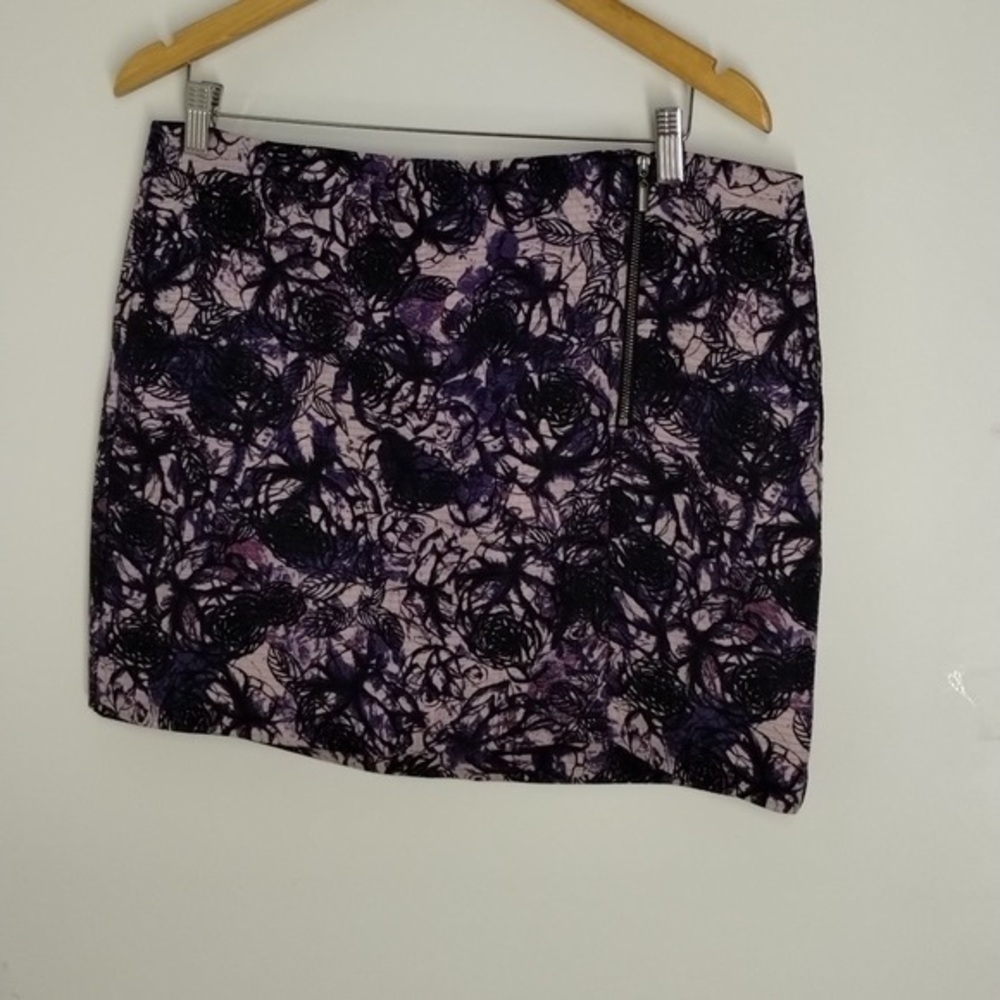 RW & CO PURPLE FLORAL MINI SKIRT SIZE 12